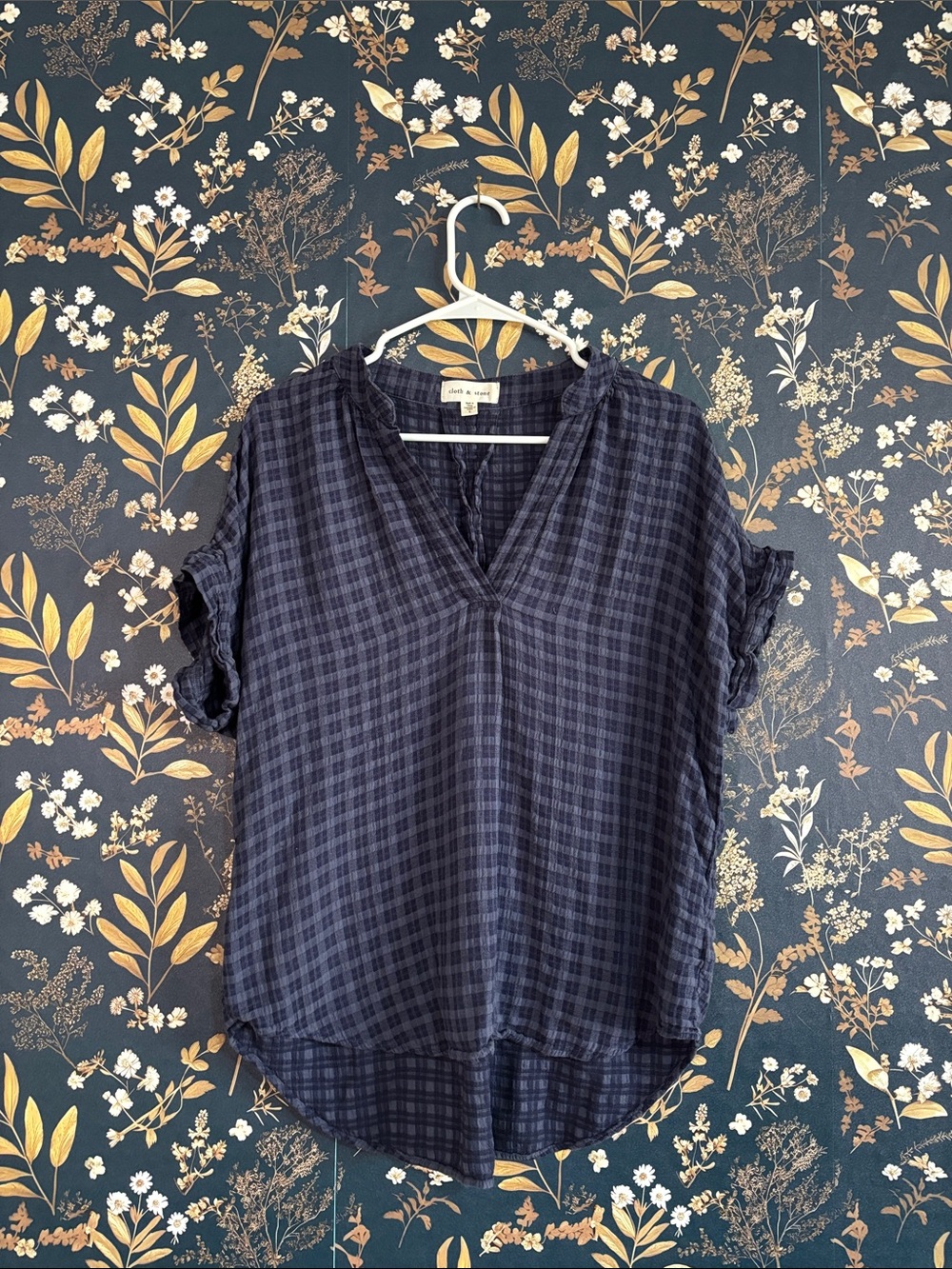 Cloth & Stone Anthropologie Navy Plaid V-Neck Short Sleeve Blouse